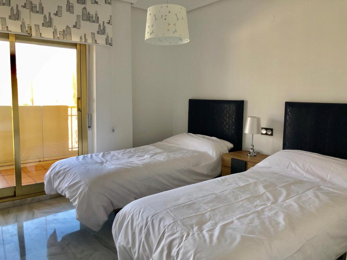 Rentcostadelsol Fuengirola Dona Sofia A Exterior foto